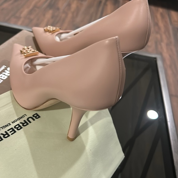 New authentic Burberry logo heels - Picture 6 of 11